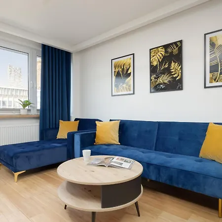 Beautiful With Balcony In Heart Of By Renters Apartmán *