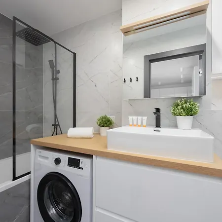 Beautiful With Balcony In Heart Of By Renters Warschau