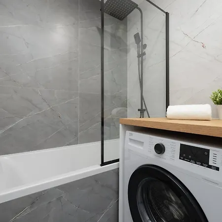 Beautiful With Balcony In Heart Of By Renters