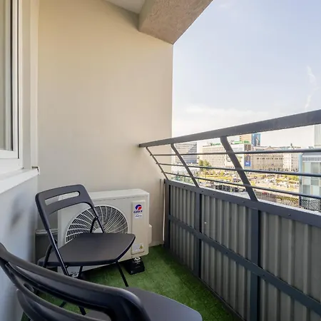 Beautiful With Balcony In Heart Of By Renters Βαρσοβία