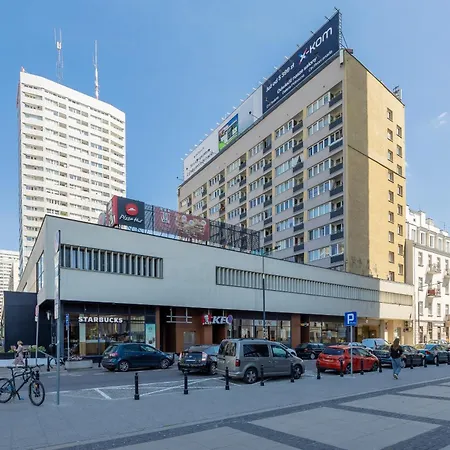 Beautiful With Balcony In Heart Of By Renters