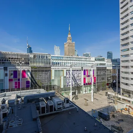 Beautiful With Balcony In Heart Of By Renters *