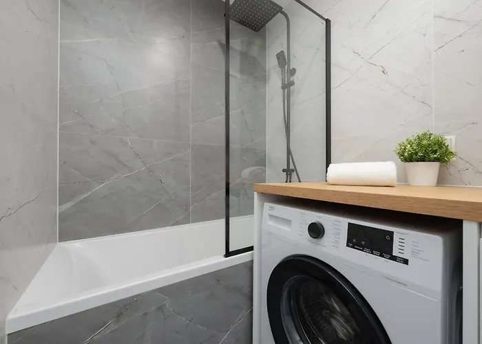 Beautiful With Balcony In Heart Of By Renters