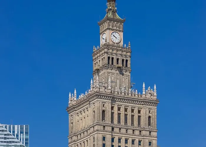 Beautiful With Balcony In Heart Of By Renters *