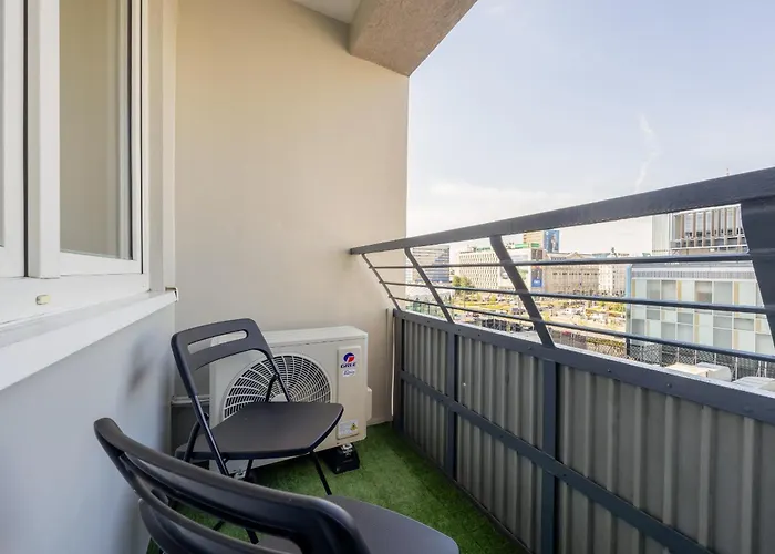 Beautiful With Balcony In Heart Of By Renters Varsó