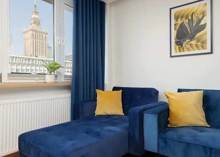 Beautiful With Balcony In Heart Of By Renters Varsó