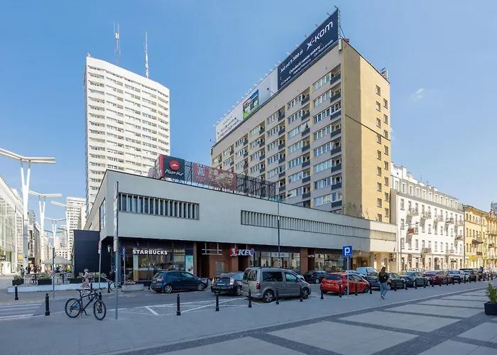 Beautiful With Balcony In Heart Of By Renters