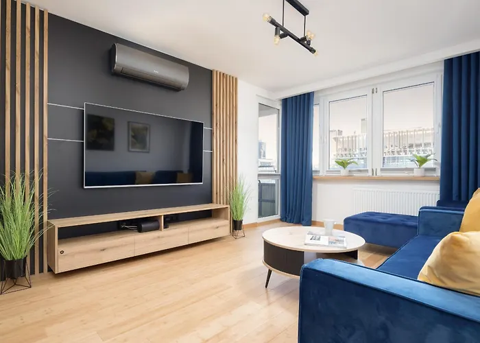 Apartman Beautiful With Balcony In Heart Of By Renters Varsó