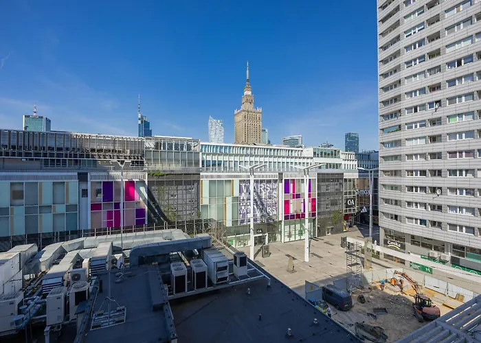 Beautiful With Balcony In Heart Of By Renters *