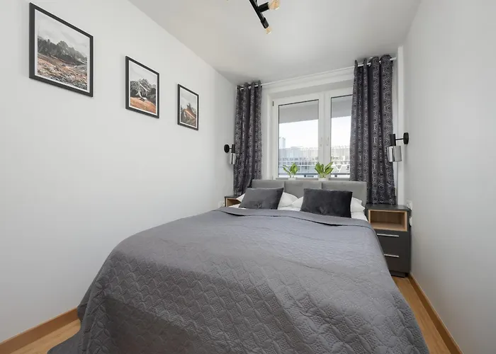 Beautiful With Balcony In Heart Of By Renters Apartman *