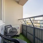 Beautiful With Balcony In Heart Of By Renters ורשה